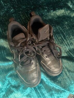Nike Black Low-Top Leather Sneakers